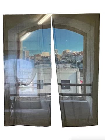 Bless_Stand_up_Comedy_Curtains_Marseille_1_large.webp