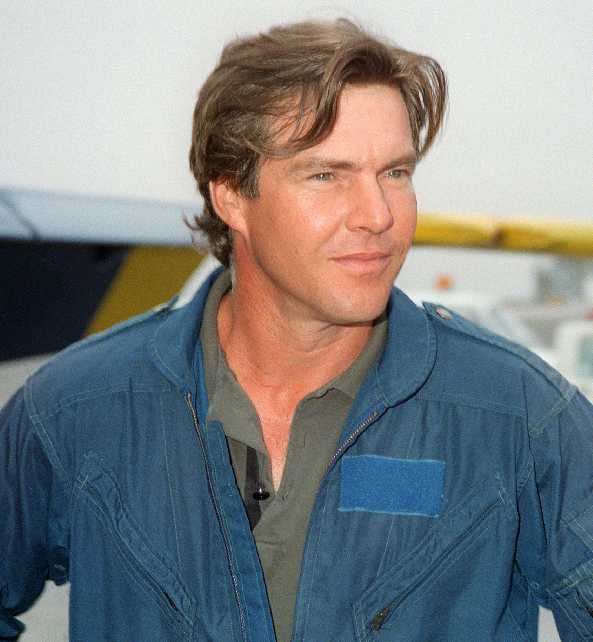 Dennis_Quaid_DN-SC-04-10040.JPEG- PH2 Mark Cavanugh (US Navy)derivative work- Wildhartlivie, Public domain, via Wikimedia Commons.jpeg